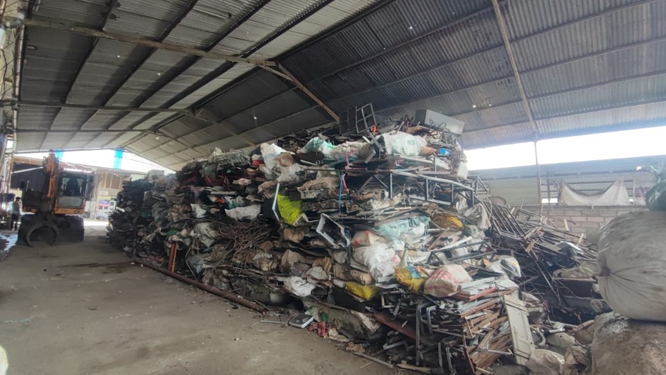 Galeri Jual Beli Besi Tua